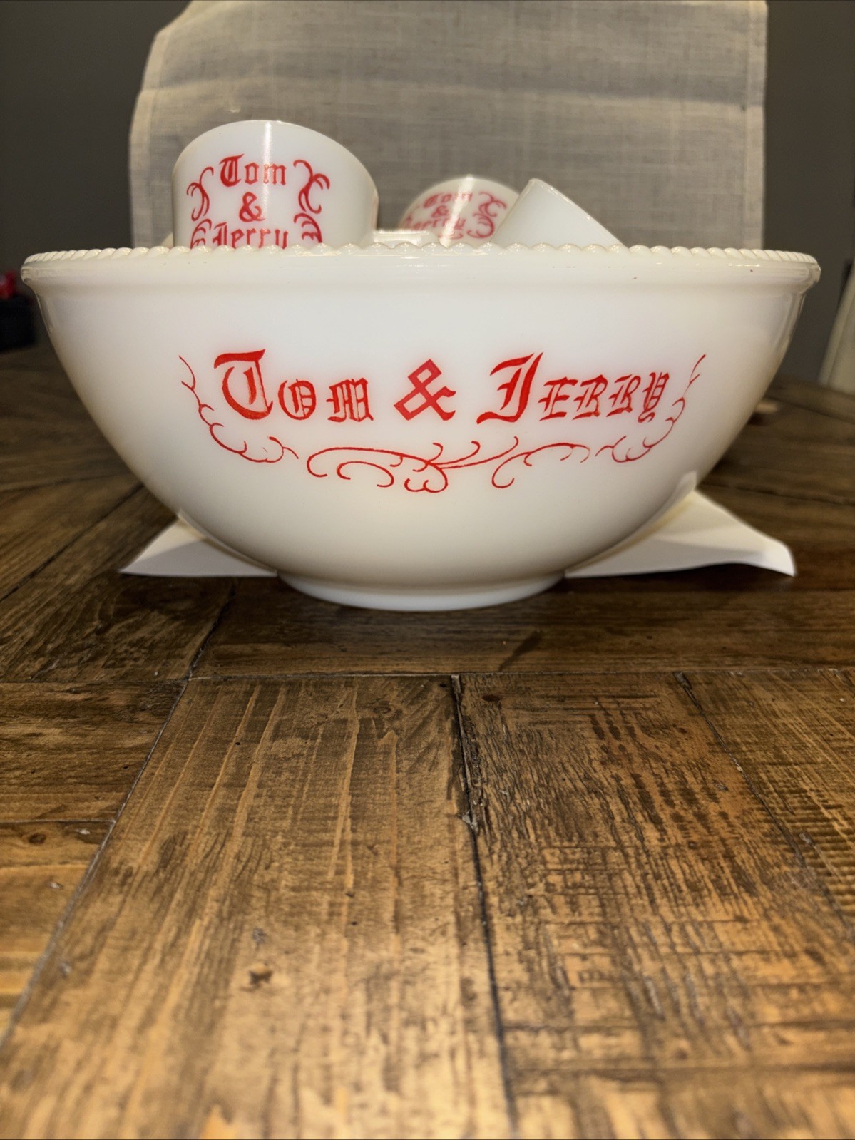 Vtg. Mid Century RED & WHITE McKee Tom & Jerry Punch Bowl Set, 11″ Bowl & 8 Mugs