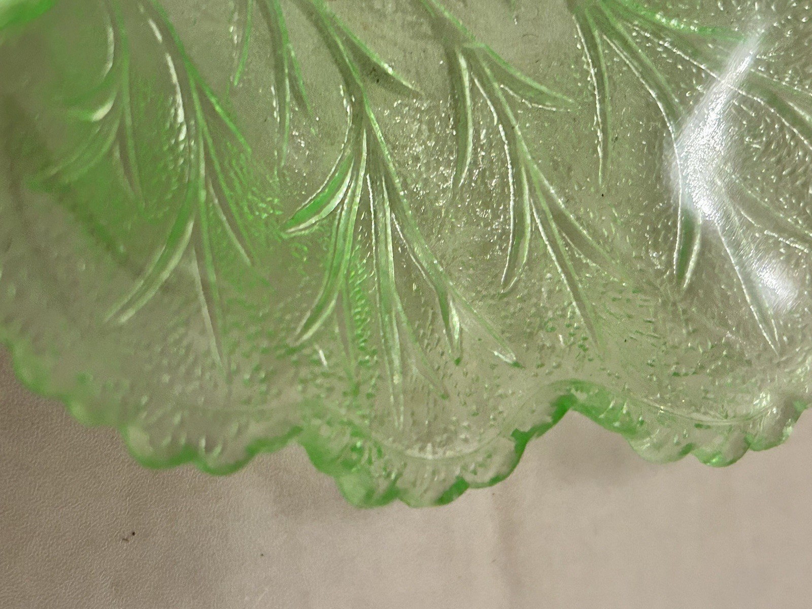 Vintage Unmarked Green Glass Leaf Handled Candy Dish Glossy Finish Uranium Glass