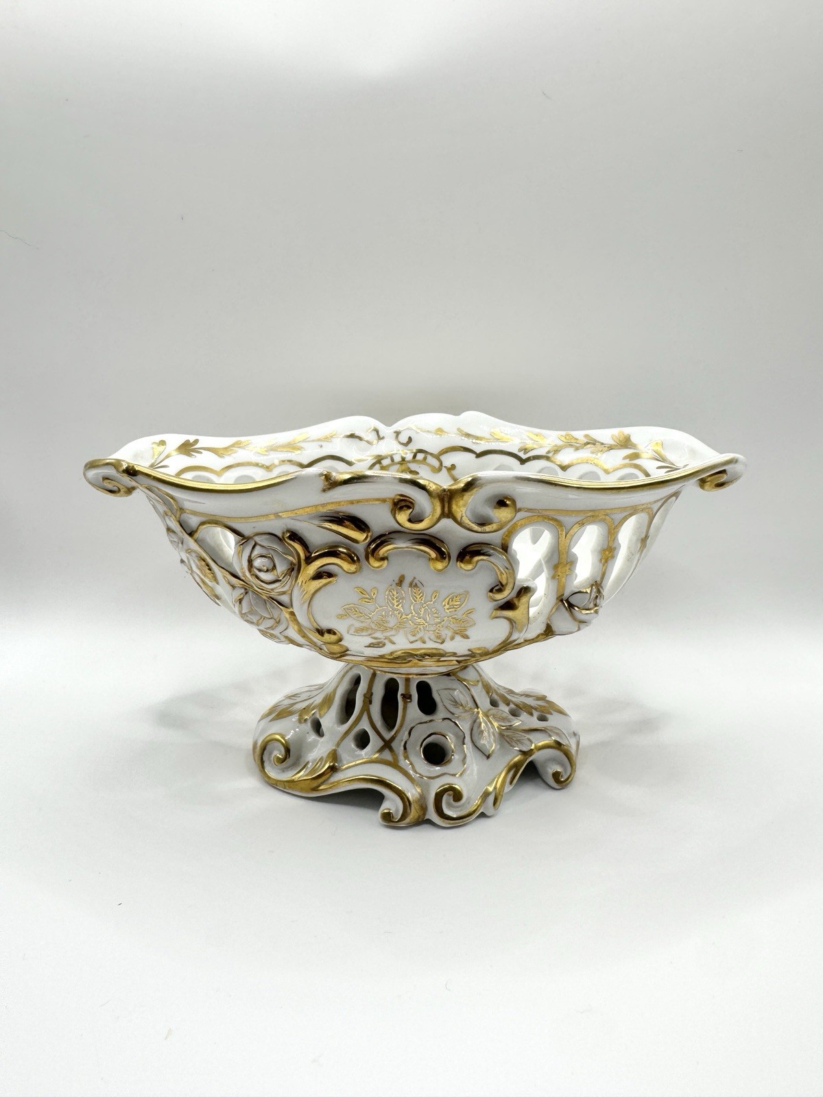 Andrea By Sadek Porcelain Pedestal Candy Dish Gold Gilt Floral Regency