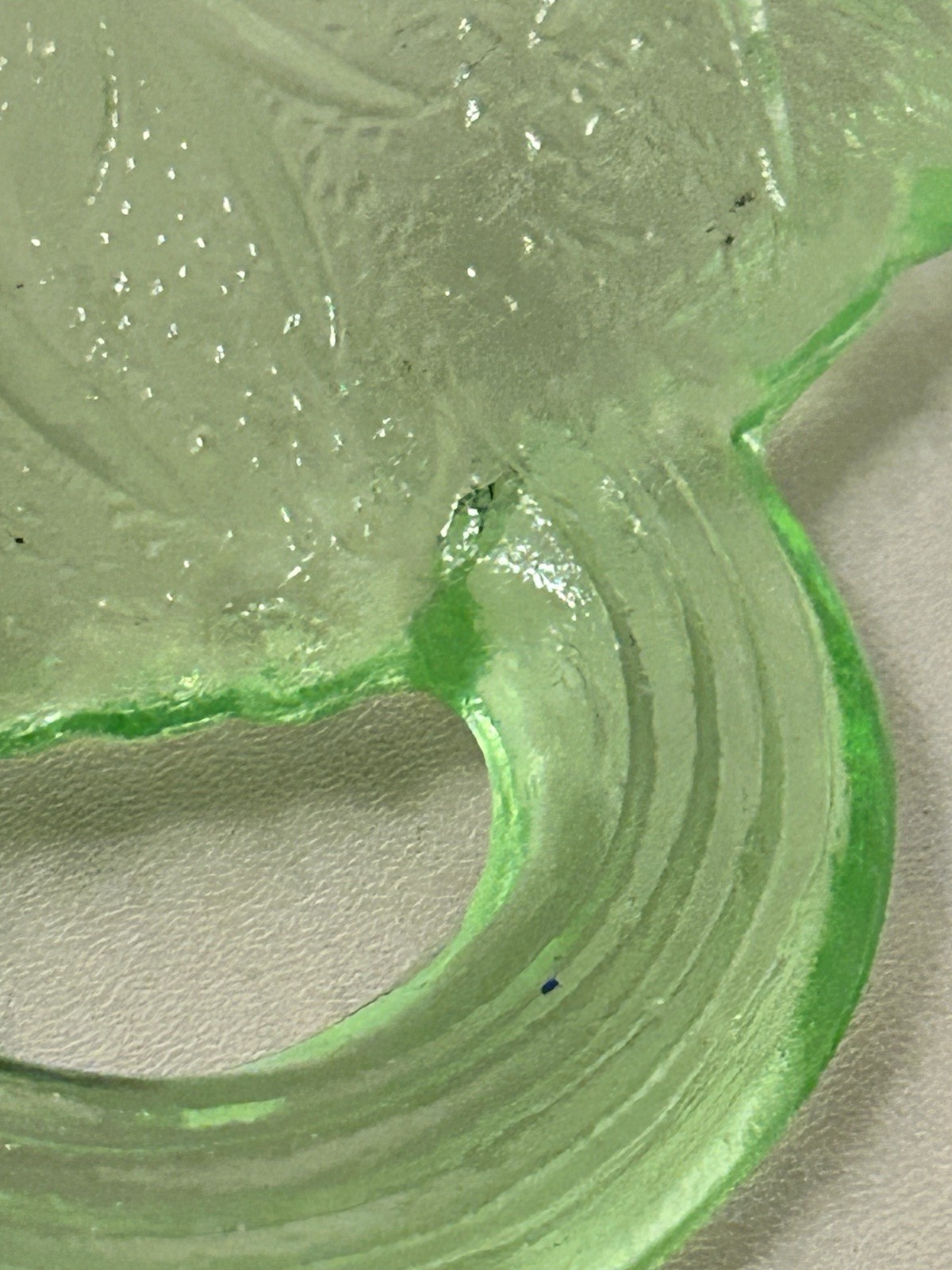 Vintage Unmarked Green Glass Leaf Handled Candy Dish Glossy Finish Uranium Glass