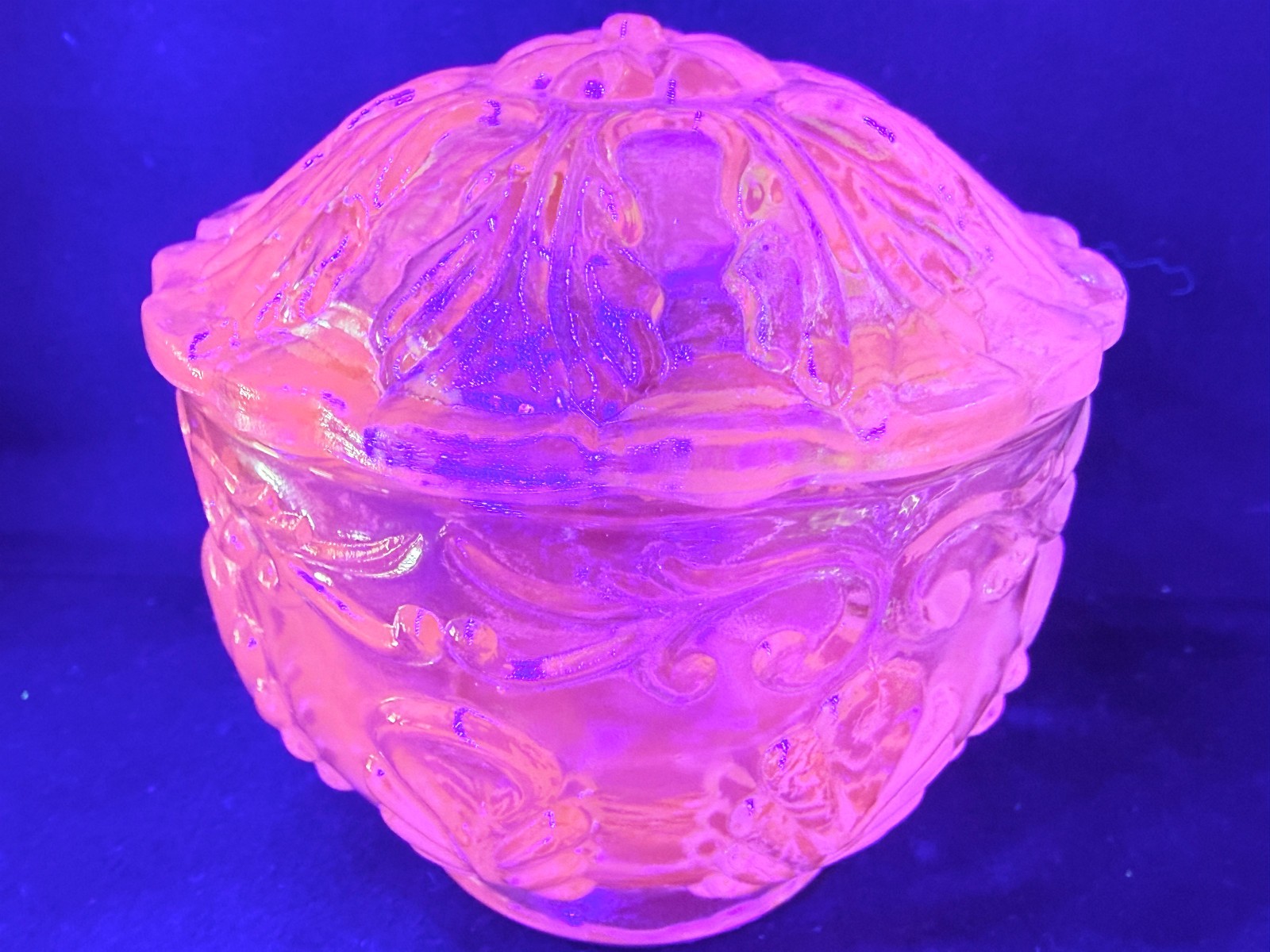 Teal Green Vaseline Uranium glass covered candy dish coffee sugar jar powder box