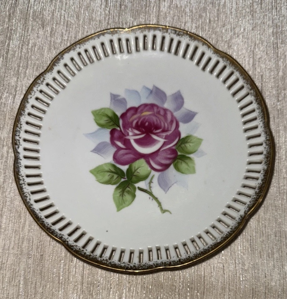 Set 2 Hand Painted Reticulated Edge Porcelain Plates Lily Rose Wall 8” Vtg