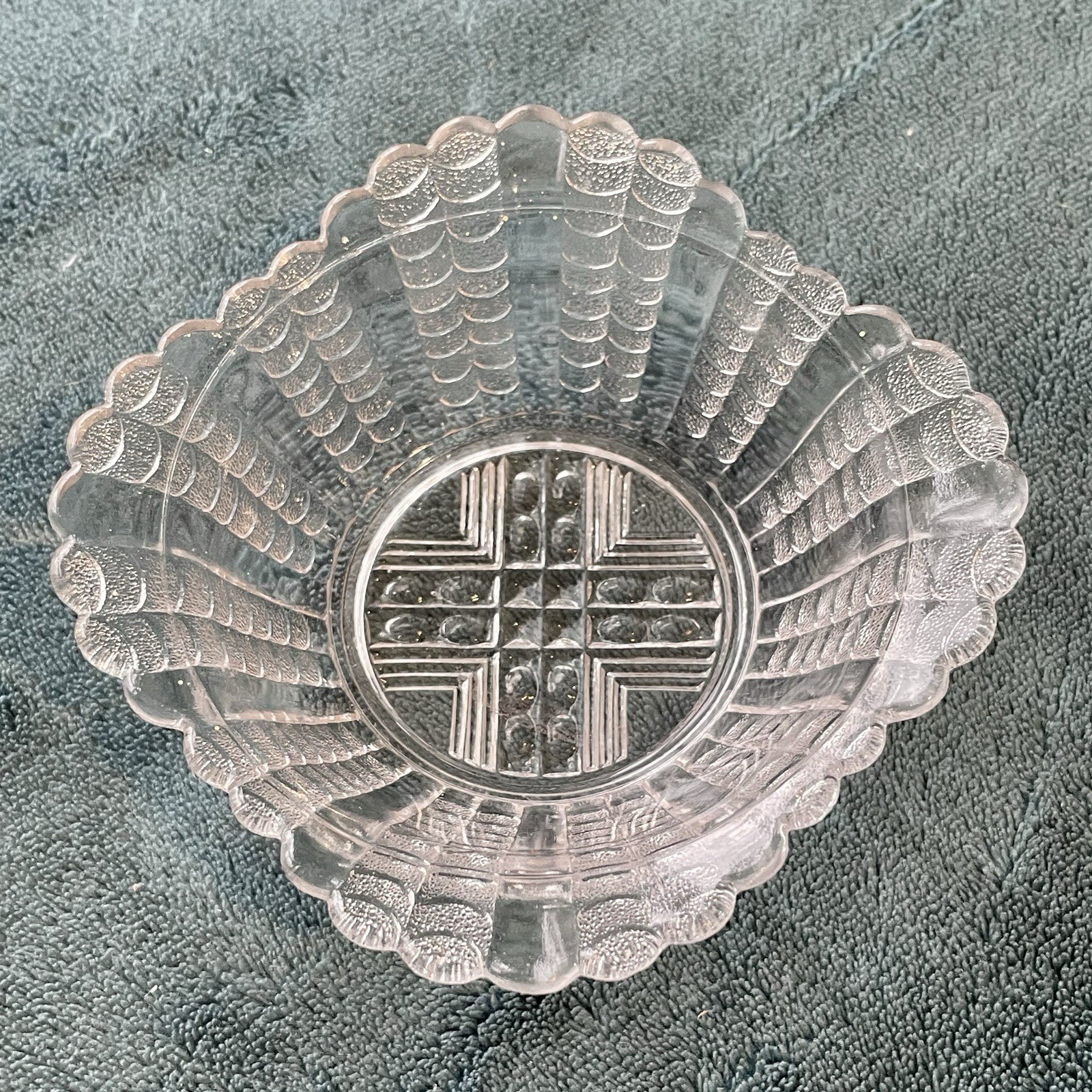BRYCE BROTHERS EAPG PRESSED GLASS FISH SCALE SQUARE BOWL CIRCA 1888 BERRY BOWL