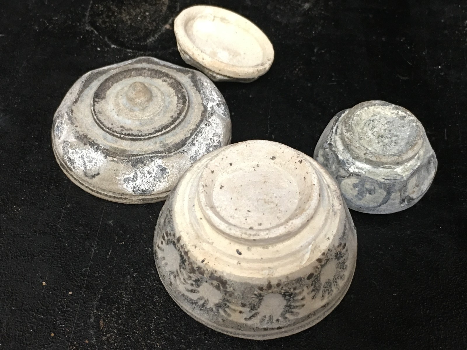 2 Antique Miniature Bowls with Lids – 1 1/4 – 2 1/8″ in Diameter