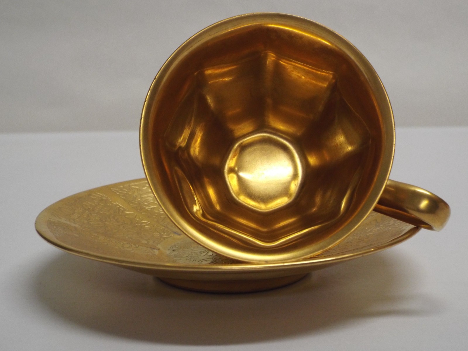 PICKARD Rose & Daisy Gold Porcelain Demitasse Cup and Saucer – NO chips/cracks