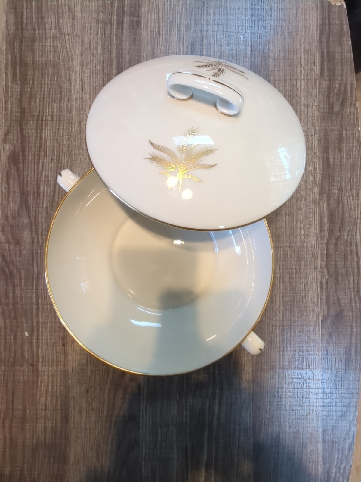 LENOX Wheat Pattern Round Covered Vegetable Serving Dish- R-442