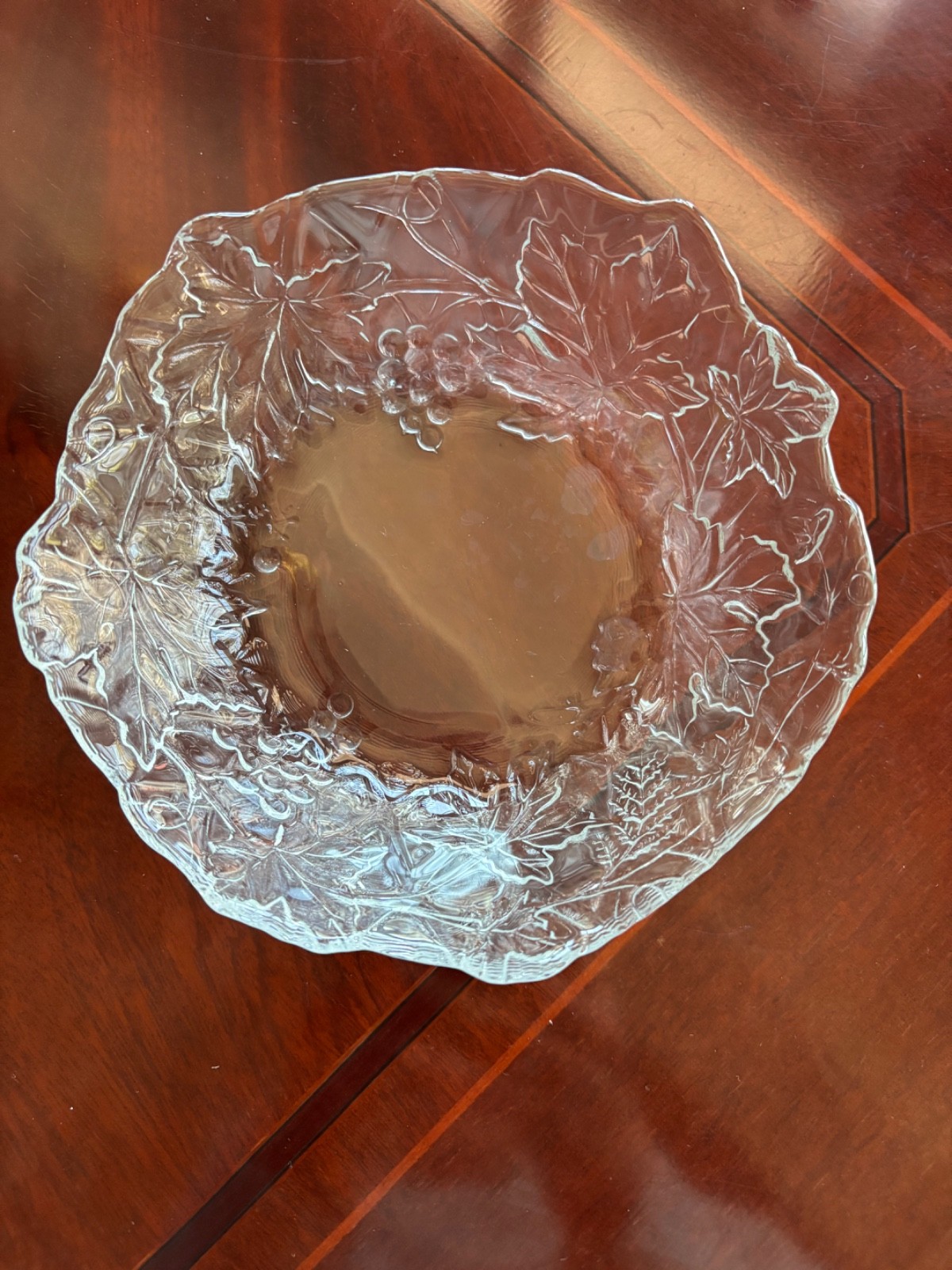 VINTAGE PAIR OF PRESSED GLASS BOWLS WITH EMBOSSED GRAPEVINES ON OUTSIDE 6-½”
