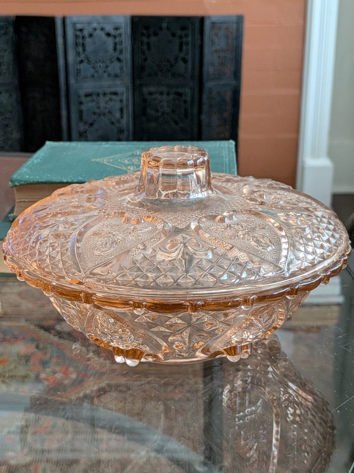 Vtg Pink Heart Art Dainty Pressed Glass Candy Dish Kig Malaysia Covered Bowl