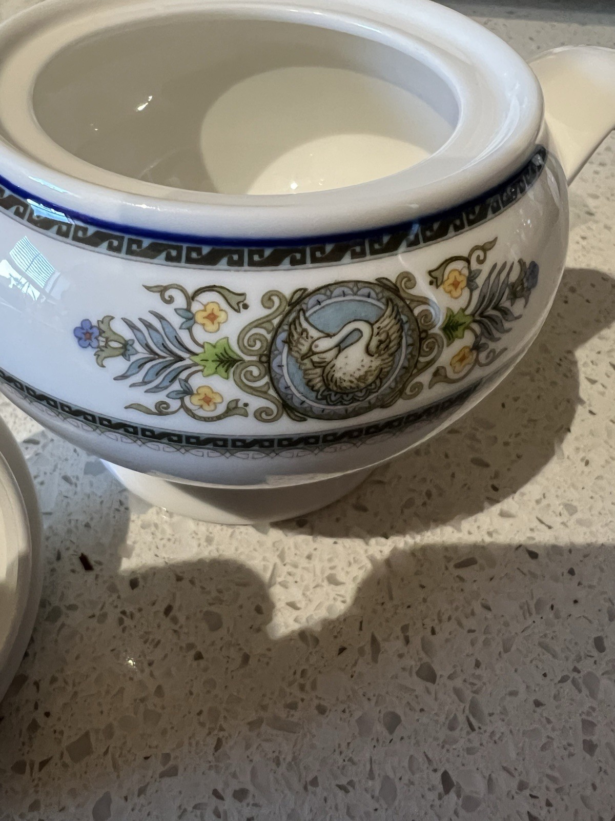 Mikasa Ultima+ Victorian Crest Creamer & Sugar Bowl with Lid Fine China HK305