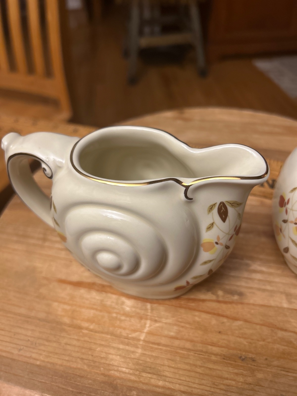 1997 Hall AUTUMN LEAF NALCC 3 3/4″ NAUTILUS CREAMER & SUGAR W/ LID