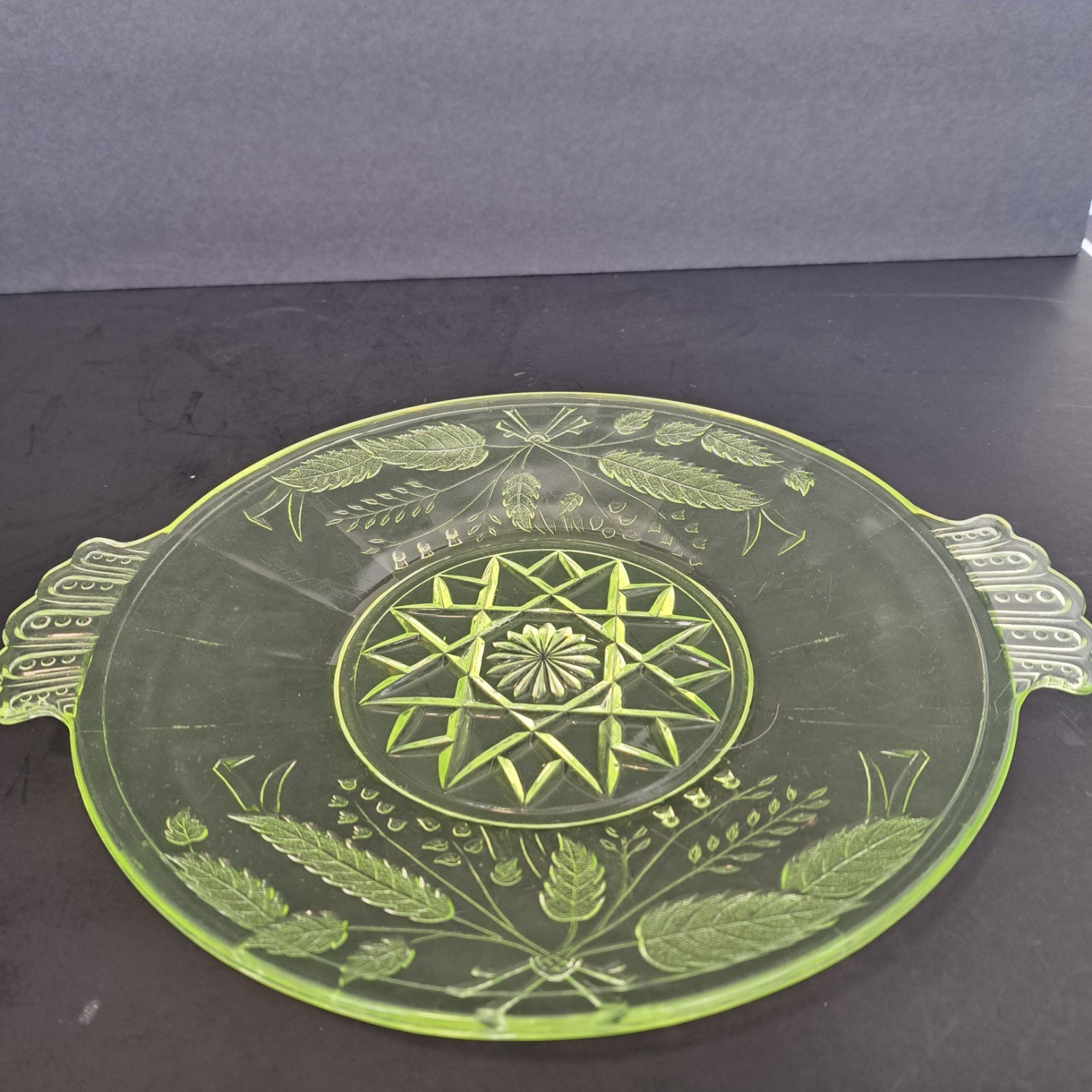 EAPG Antique Bryce Bros DUQUESNE Yellow Glass 9″ Plate Wheat and Barley Uranium