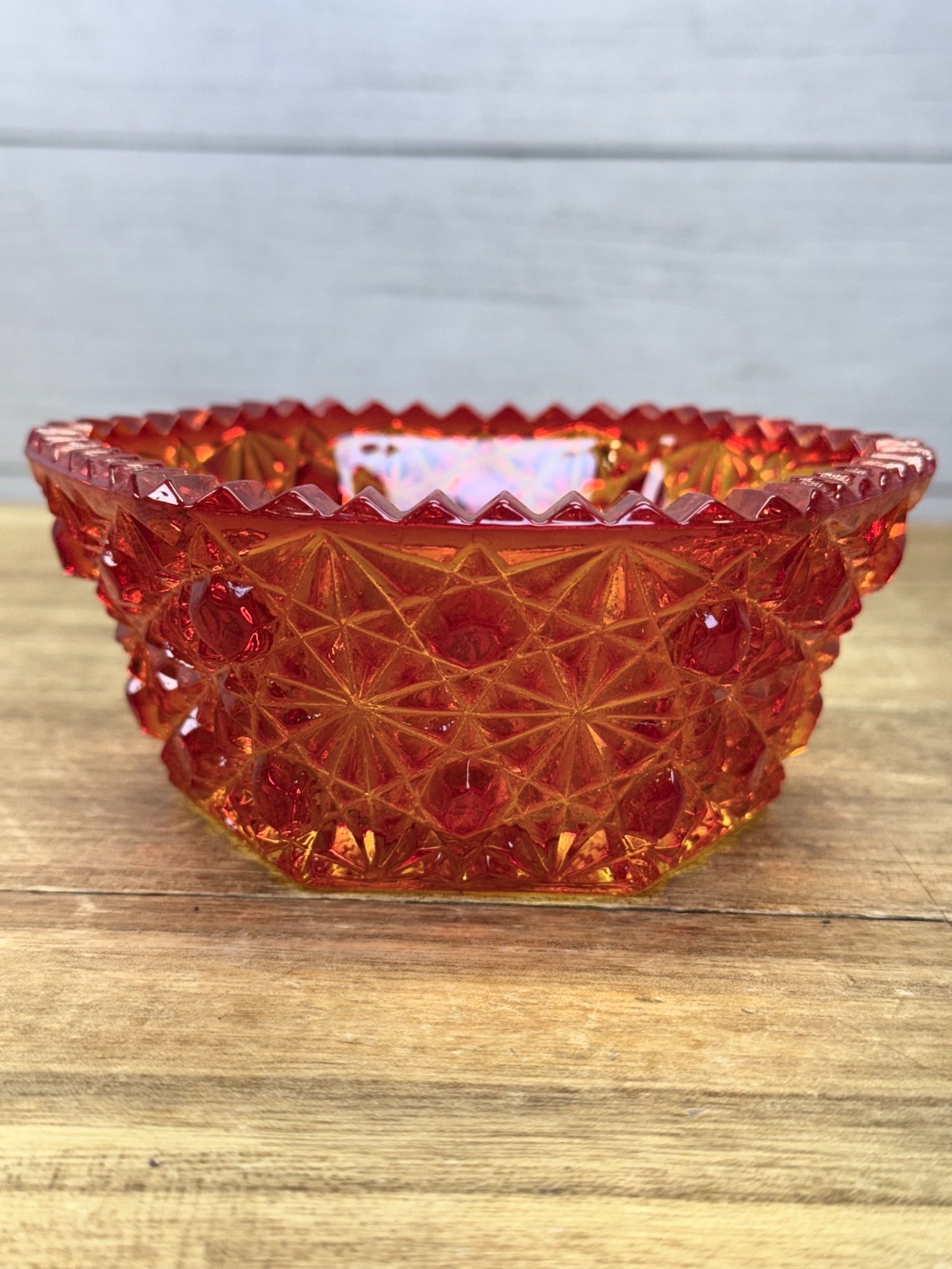LE Smith Amberina Hexagon Daisy And Buttons Sawtooth Candy Dish 5″