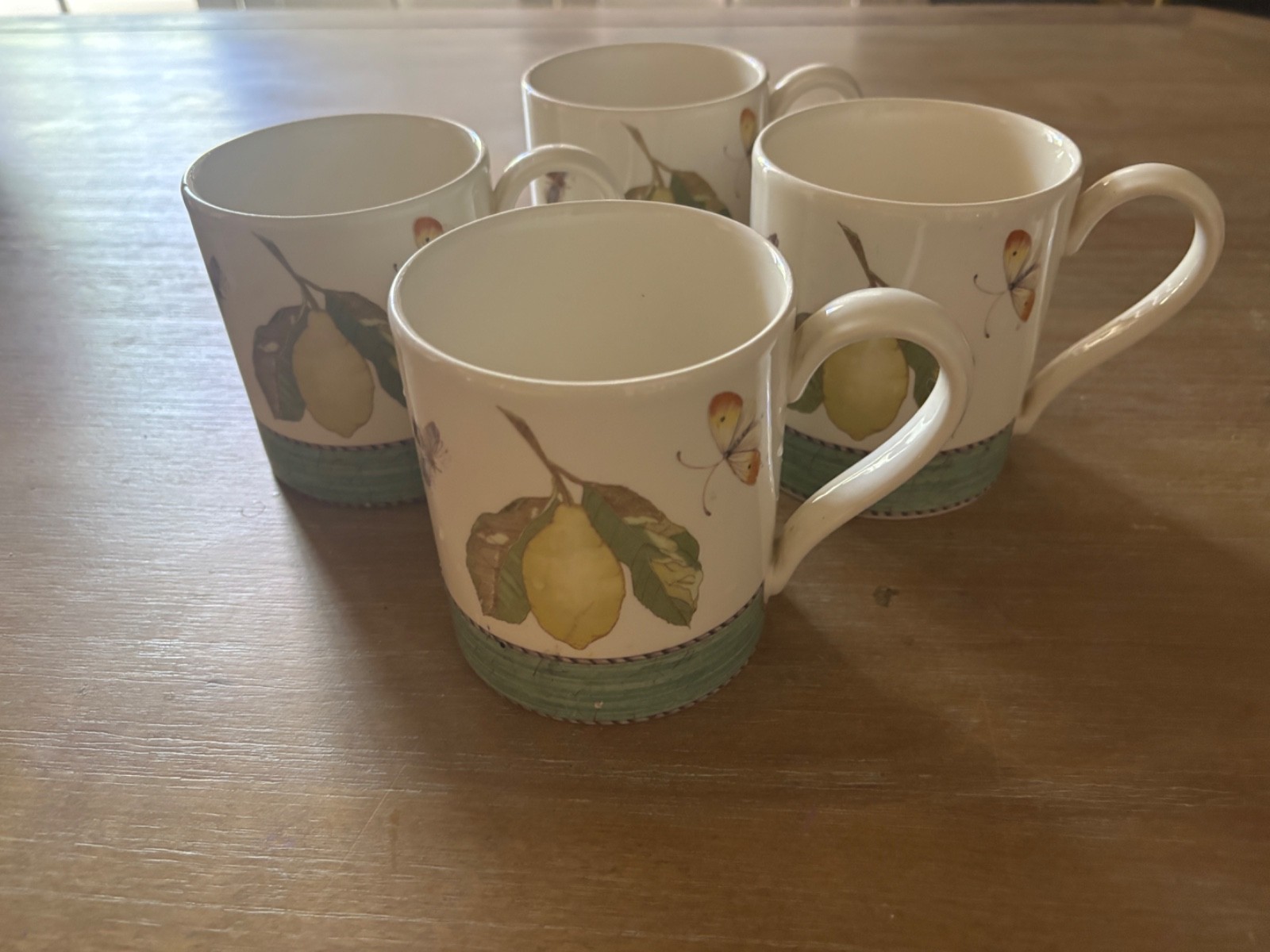 4 Wedgewood Sarah’s garden 16 oz coffee cups, one has chip look at photos