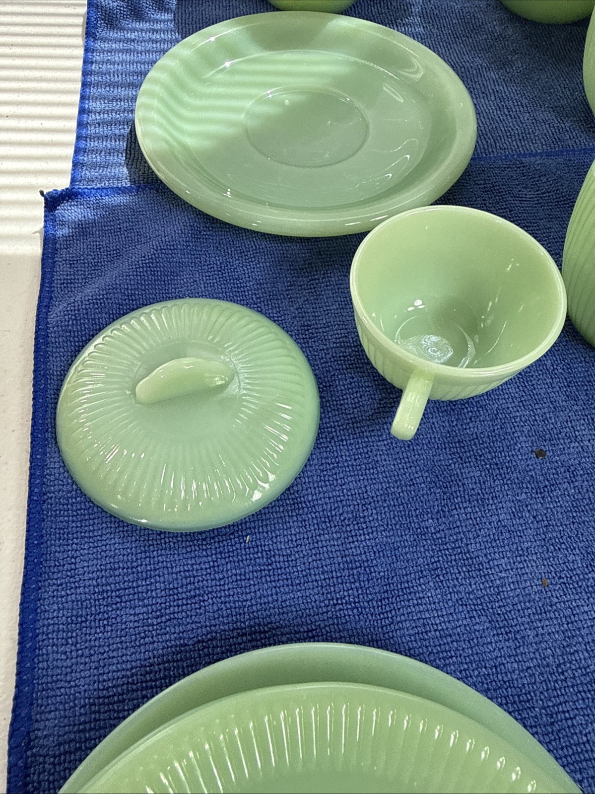 Mixed Lot Of 17 Vintage Fire King Jadeite Ware Pieces