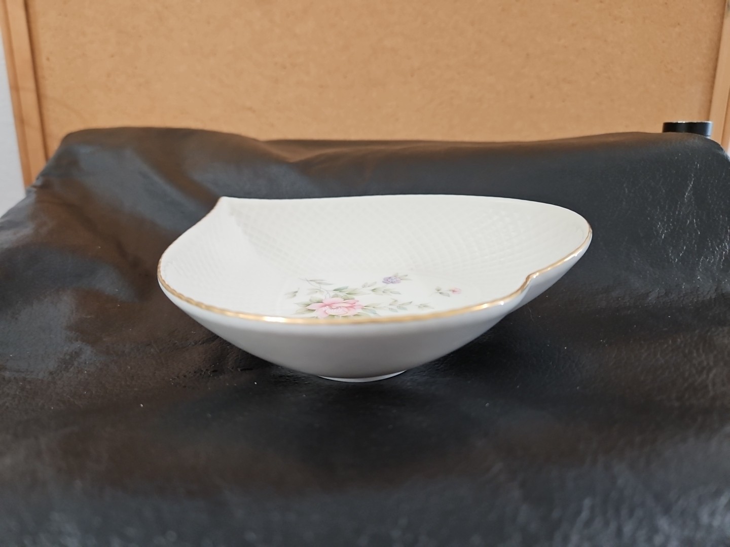 Mikasa Bone China Heart Shaped Bowl Trinket/Candy Dish Remembrance Floral