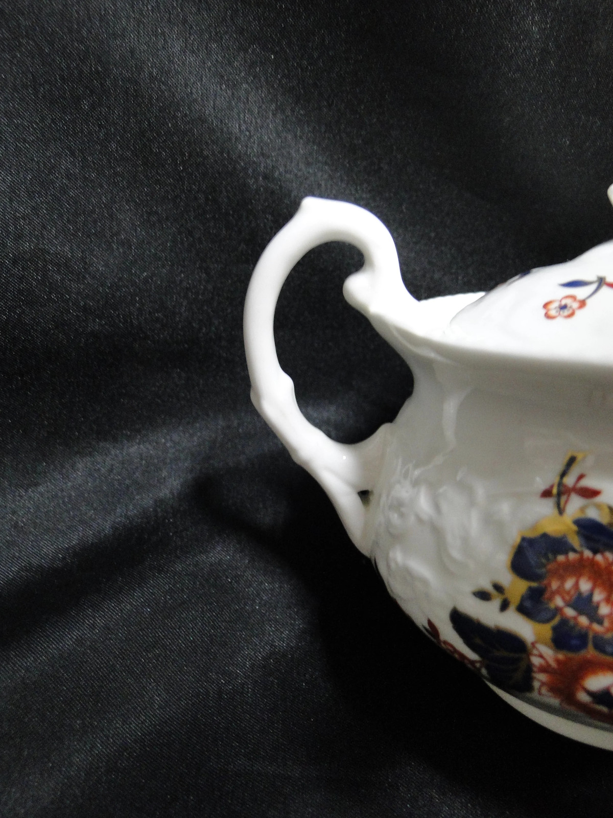 Coalport St Louis, White w/ Blue, Rust, Gold: Sugar Bowl & Lid, 3 3/4″ Tall