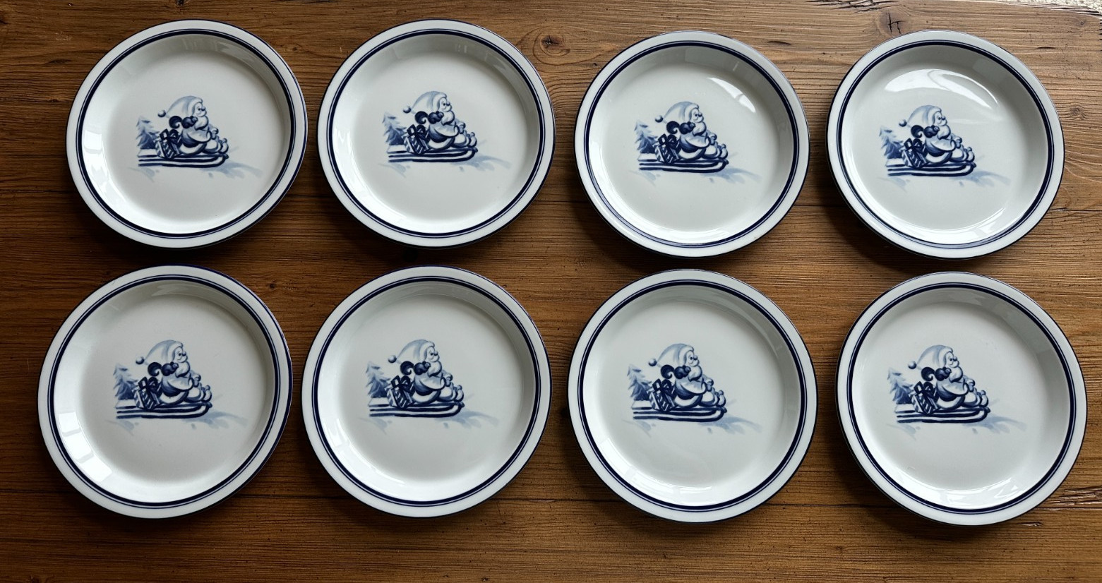 Dansk Bistro Christmas 8 3/4″ Lunch / Salad Plates Set of 8 Santa Blue White Exc