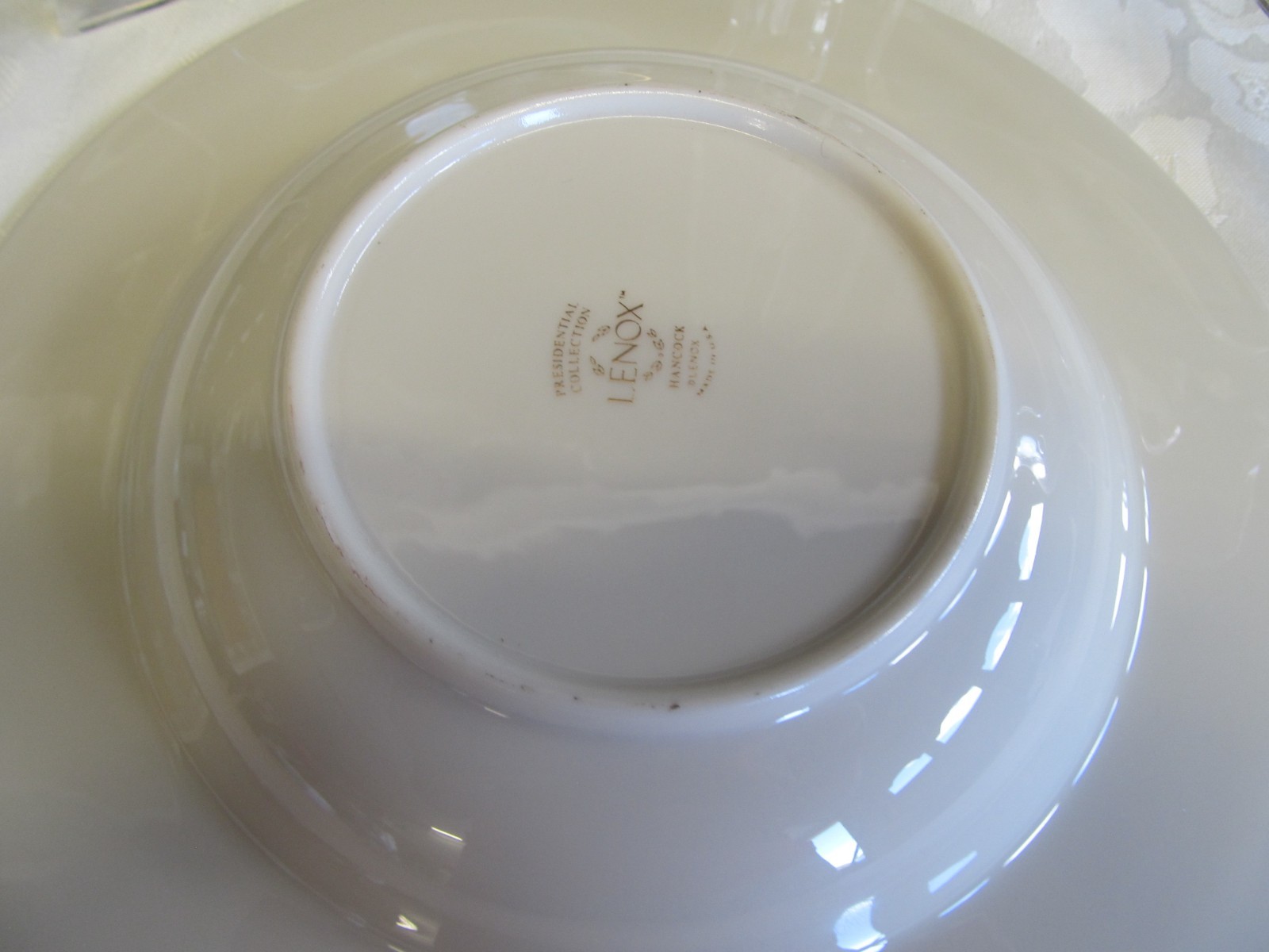 LENOX Presidential HANCOCK 4 Rimmed Soup Bowl 8 1/4″ Raised Dots Gold/Black