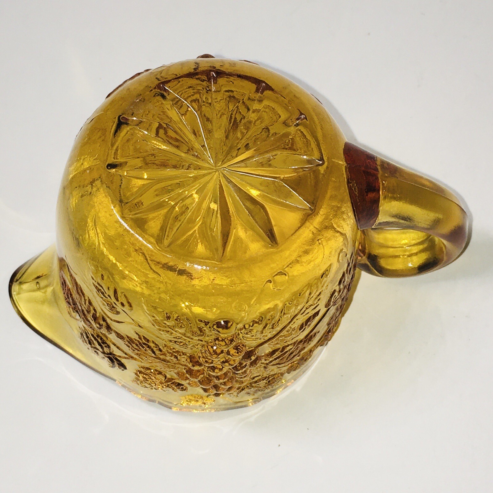 L.E smith Honey Amber pressed Depression glass grapes and leaves pattern creamer