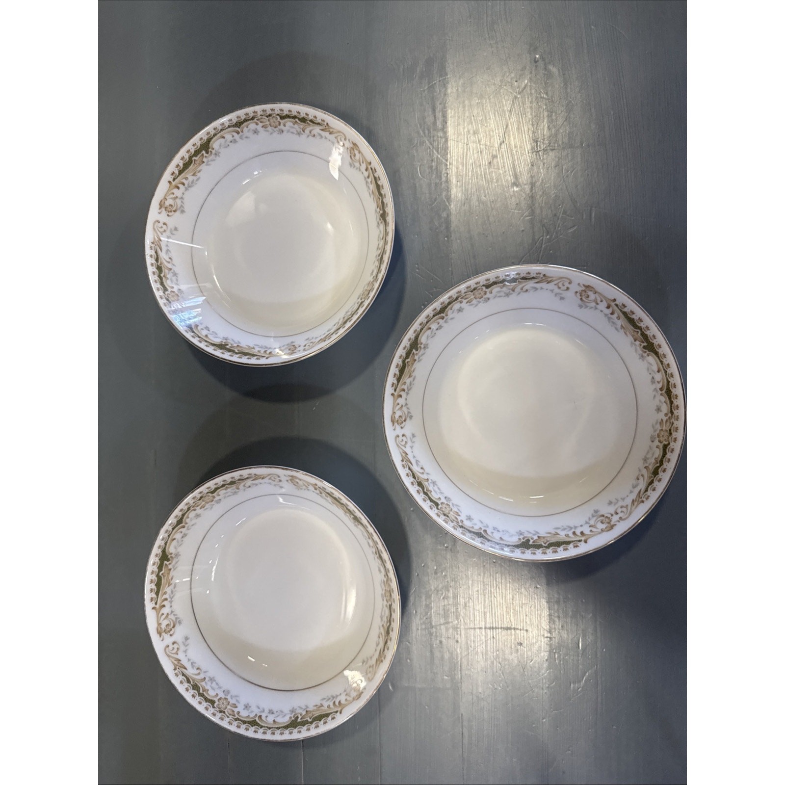 Set Of 3 Signature Collection Queen Anne Berry Bowls 5 1/2 Inches Japan