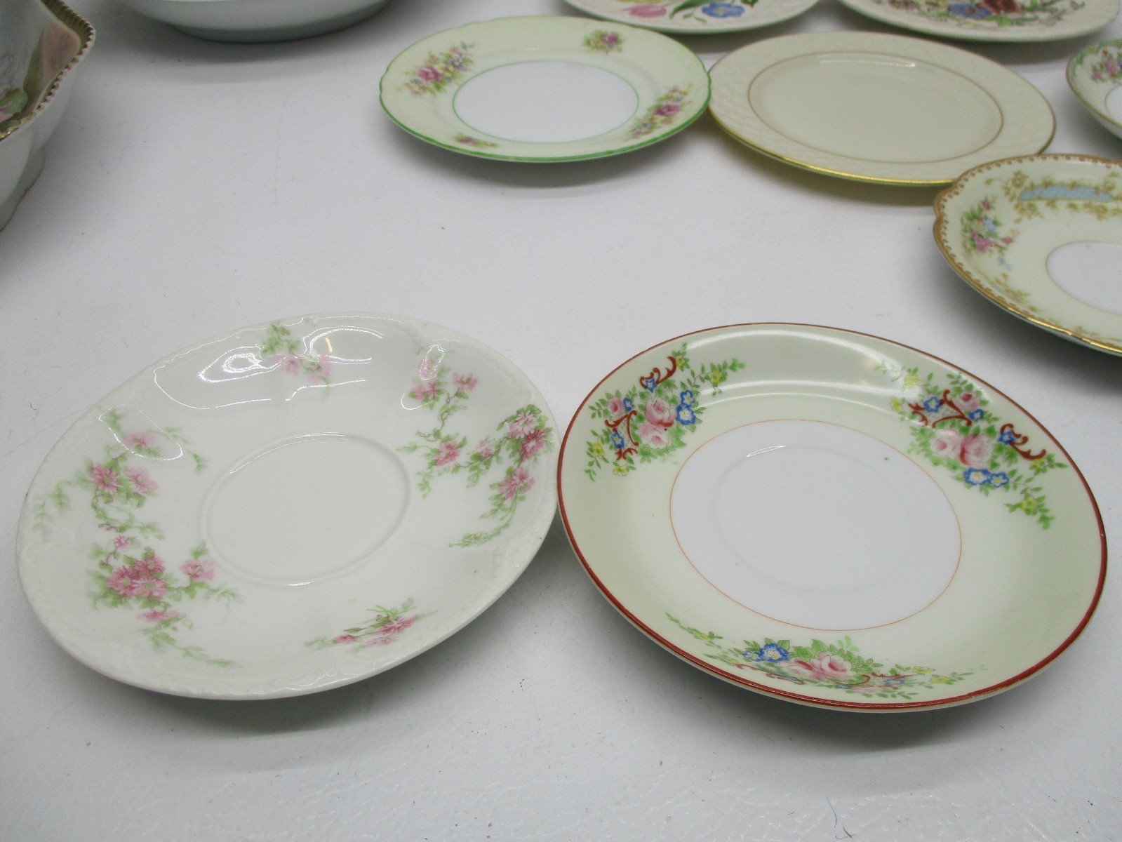 Vtg Mismatched China (4)BREAD/DESSERT Plates (4)SAUCERS-(2) VEG BOWLS-GRAVY BOAT