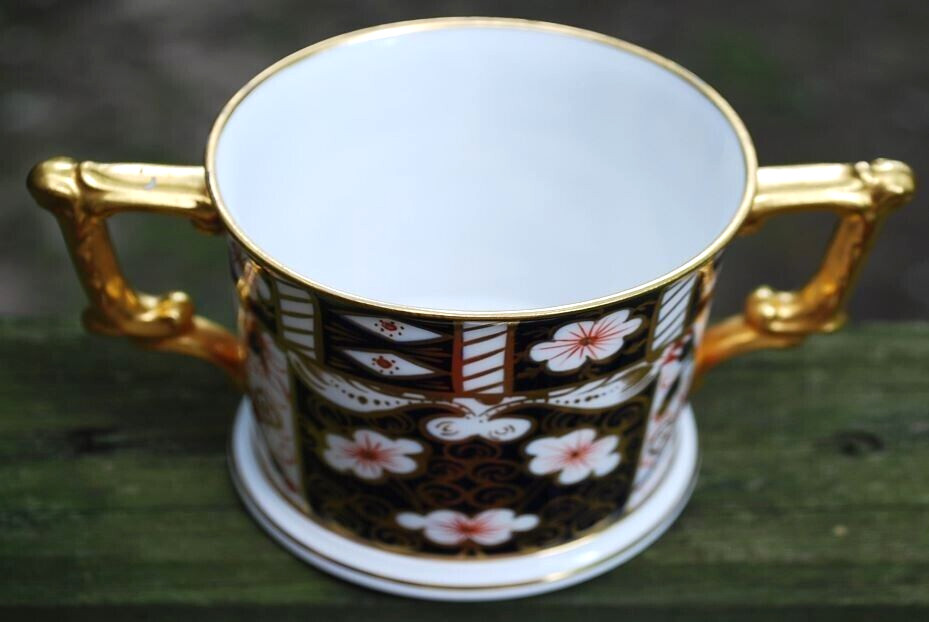 RARE Vintage ROYAL CROWN DERBY 2 Handled Loving Cup TRADITIONAL IMARI Blue Gold