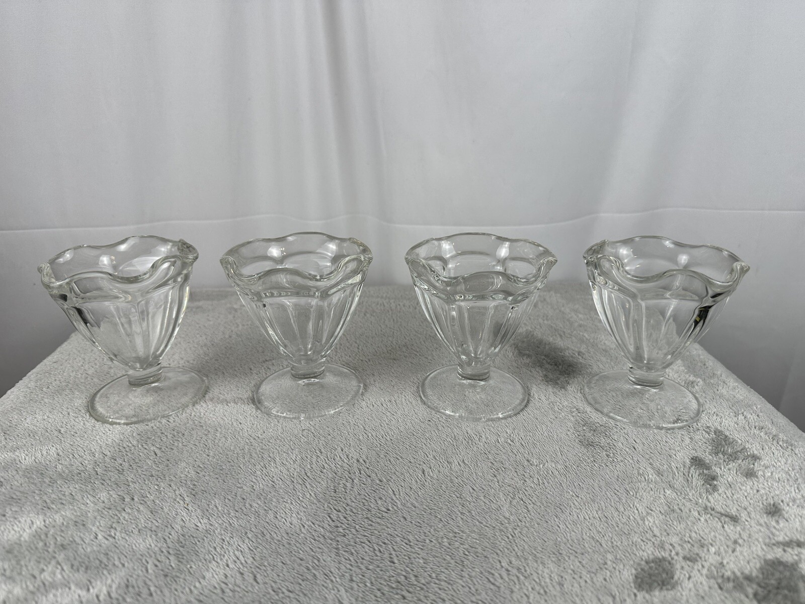 Lot of 4 Vintage Ice Cream Sundae Dishes Parfait Dessert Bowl Tulip Kids Party