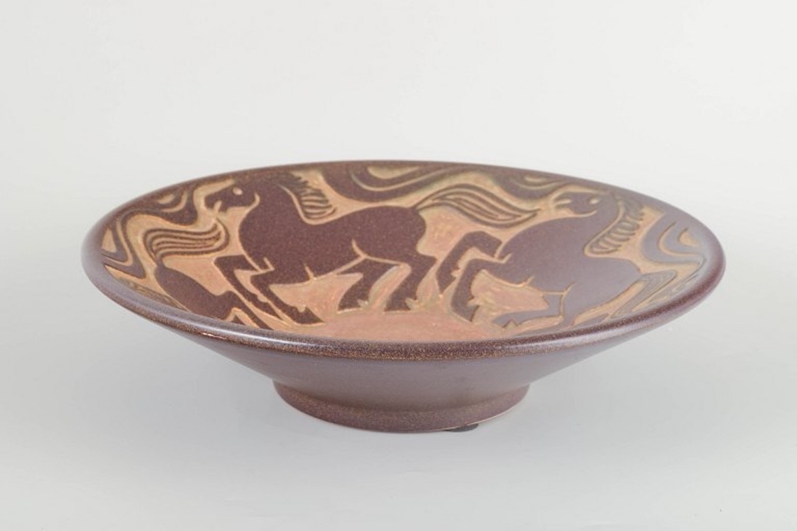 Michael Andersen, Bornholm, Denmark. Large round stoneware bowl. 1960s/70s.
