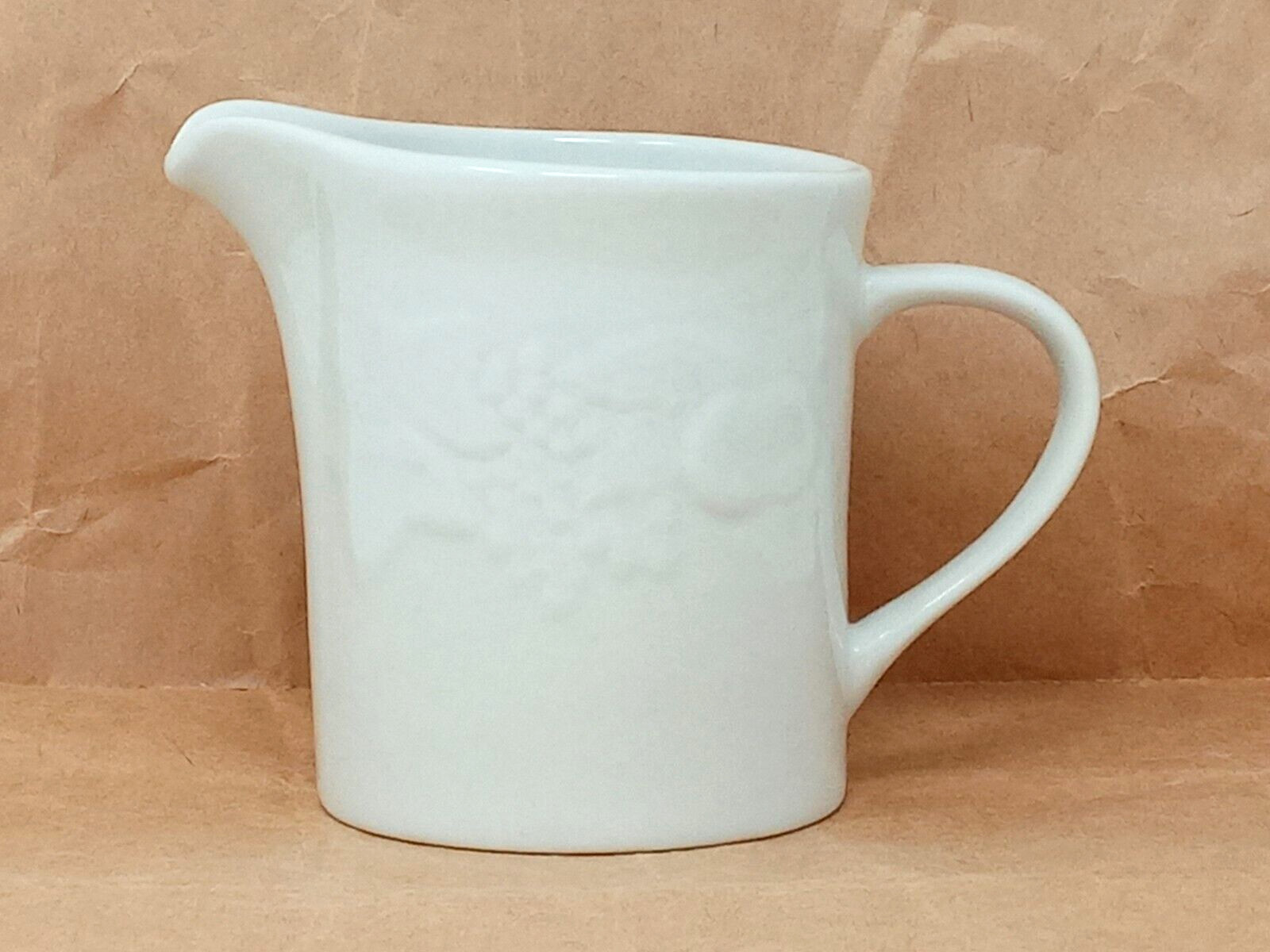 Lynn’s Stoneware Creamer White Ceramic w/ Embossed Fruits swan logo euc lynns