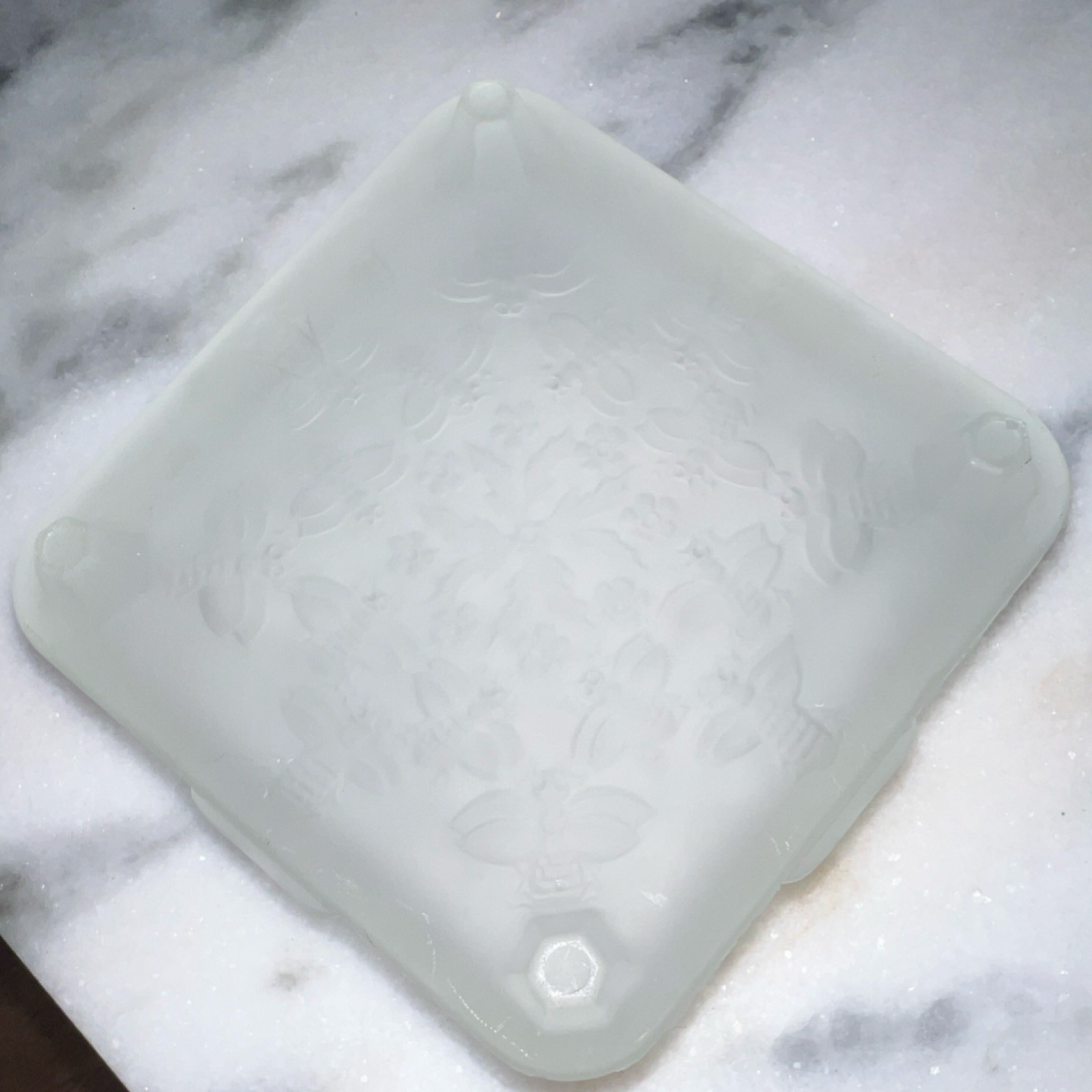 Tiara Indiana glass Frosted Glass Honey Bee Hive with Lid Embossed – read!!!