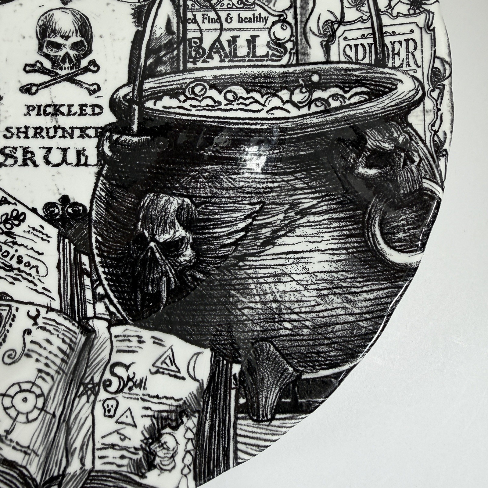 Royal Wessex Halloween Potions 10-1/8in Dinner Plates Eyeballs Cauldron Set of 2