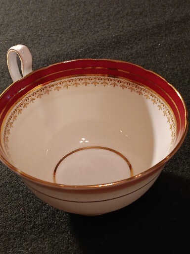 AYNSLEY Cup and Sauce NEWPORT 7703″ ENGLAND BONE CHINA TEACUP AND SAUCER EUC
