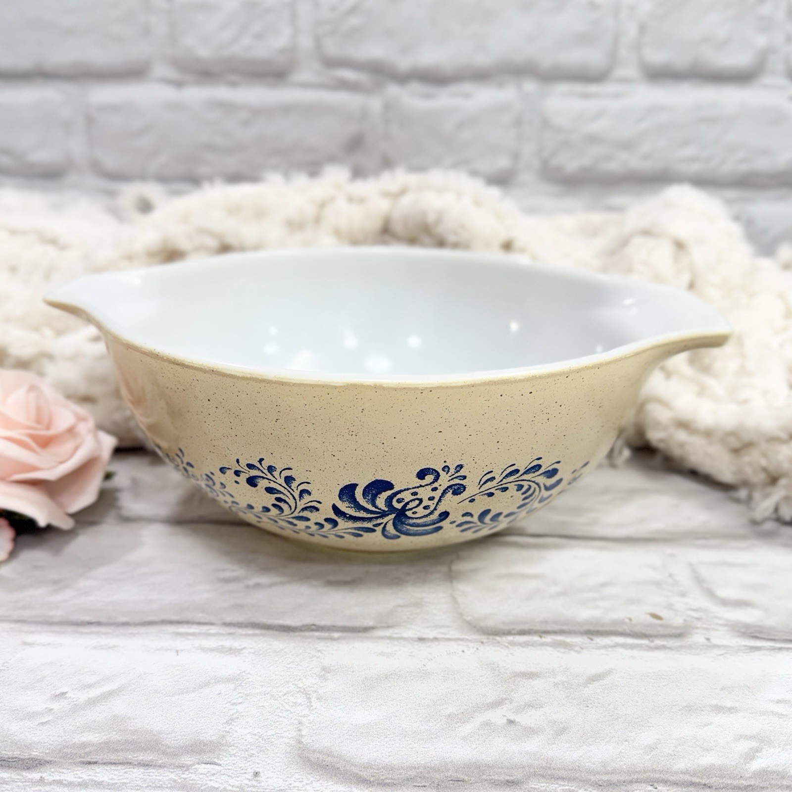 Vtg PYREX Homestead Cinderella Nesting Mixing Bowls 2ct 443 – 2.5 Qt & 444 – 4Qt
