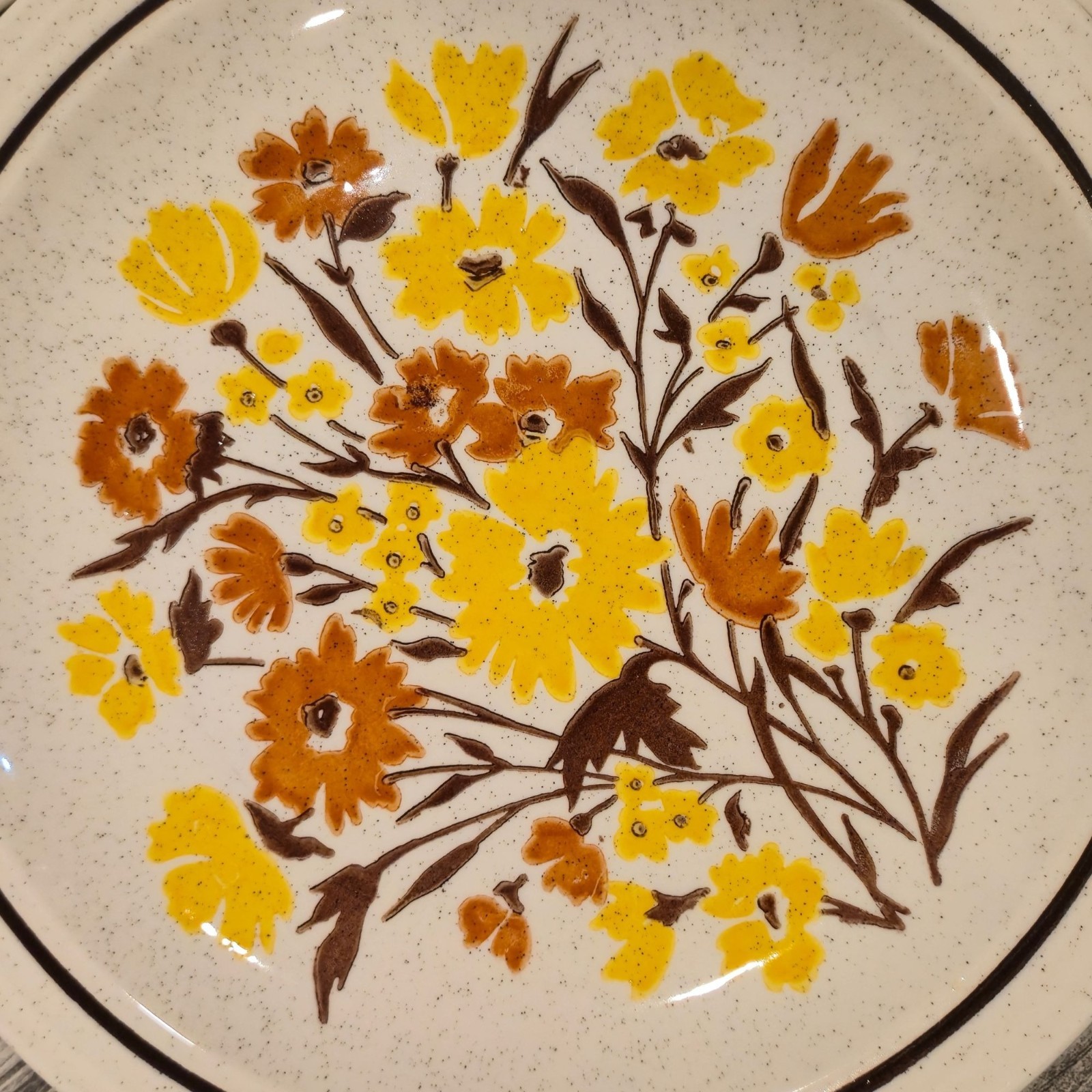 Vintage floral Stoneware dinner plates 1970s Botanical speckled Garden dining x4