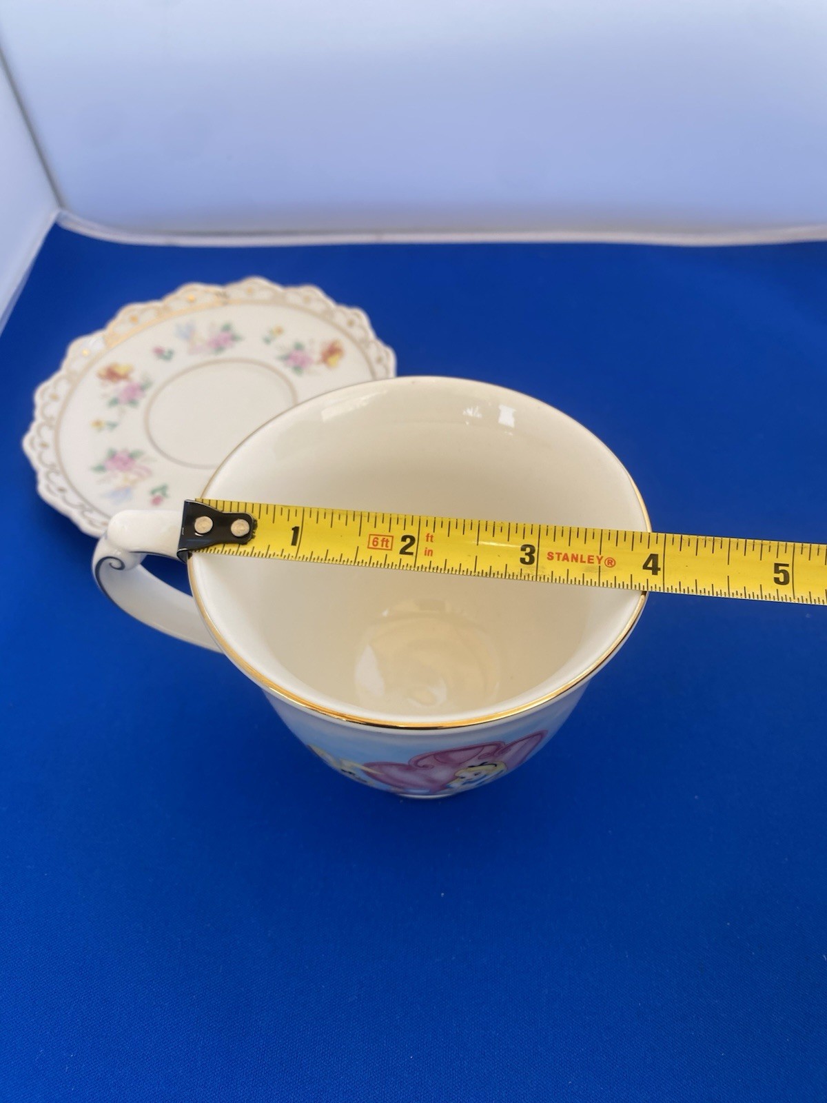 ALICE IN WONDERLAND Tea Cup & Saucer Set Disneyland Excellent Cond. L@@k L@@K!!