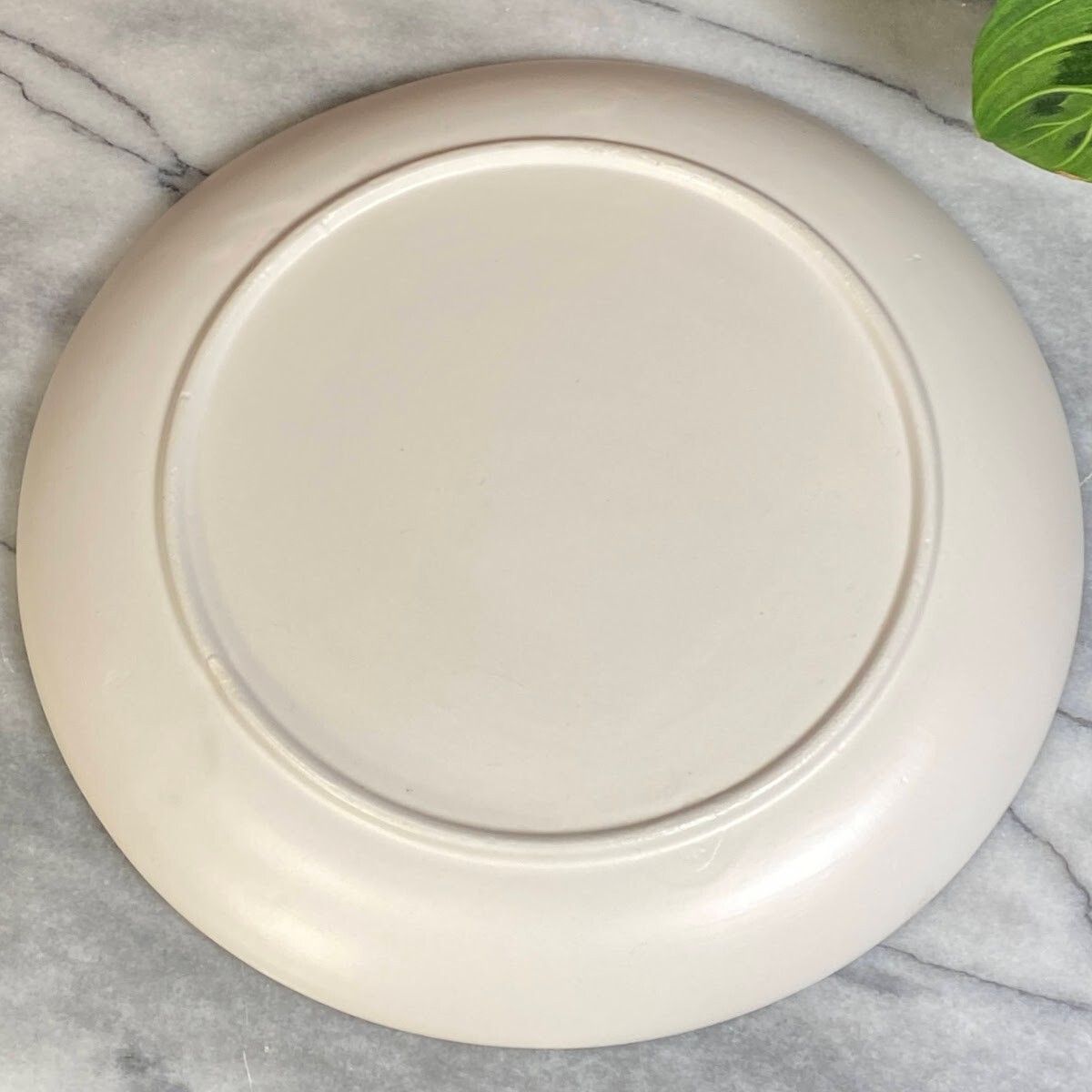 Vintage Japanese White Ivory Stoneware 9″ Divided Round Plates ~ Set of 6