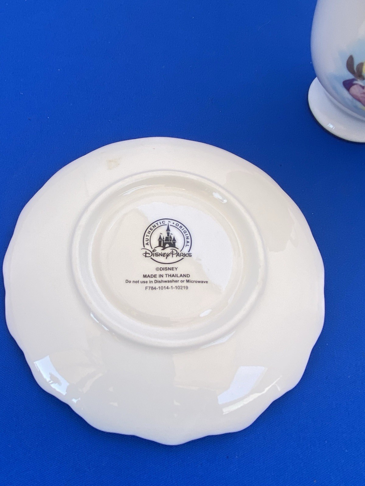 ALICE IN WONDERLAND Tea Cup & Saucer Set Disneyland Excellent Cond. L@@k L@@K!!
