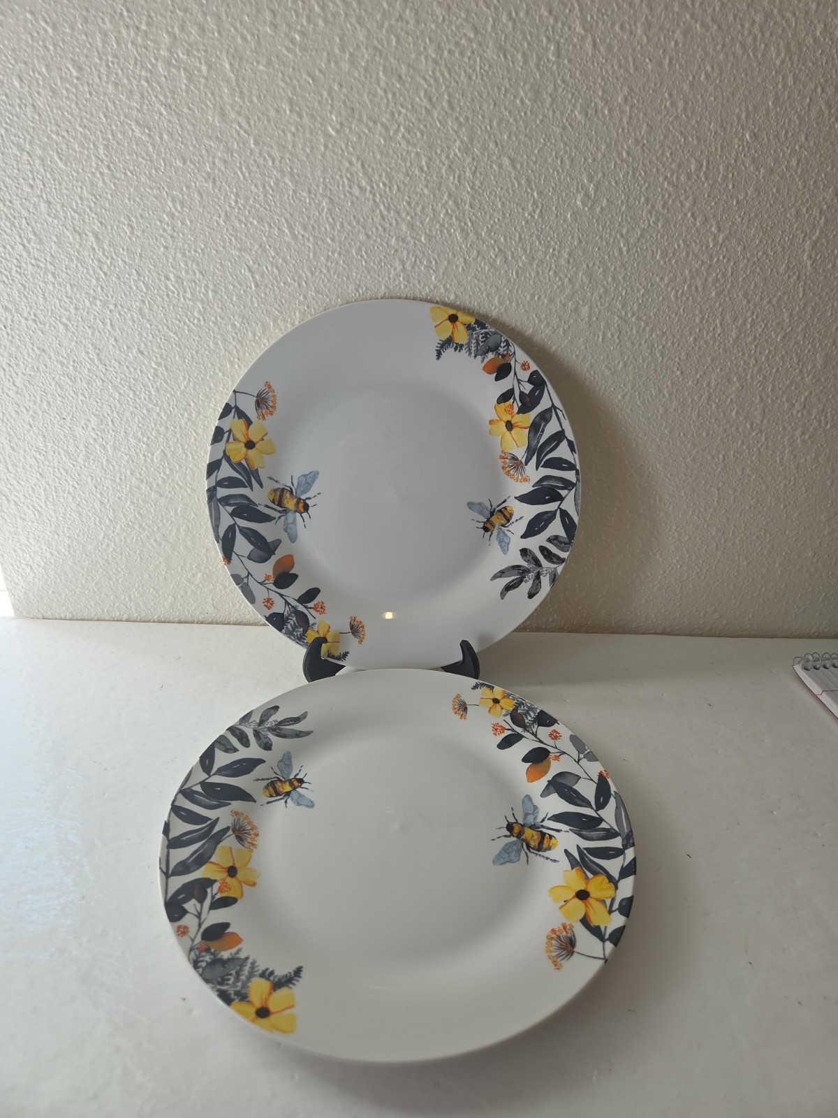 Set Of 2 Plates Royal Norfolk Bees and Flowers Dinner Plates 10 1/2″