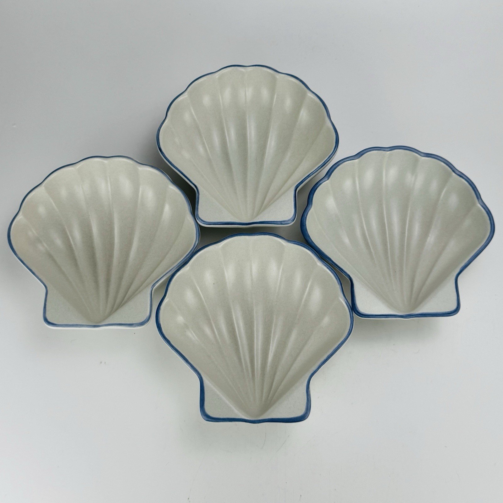 Vintage Pfaltzgraff Yorktowne Shell Dishes #242 Blue White Stoneware Set of 4