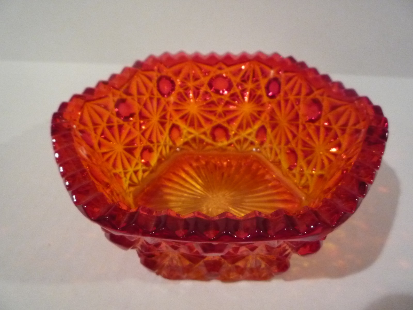 VTG LE SMITH AMBERINA HEXAGON DAISY & BUTTON 5” GLASS CANDY/NUT DISH GLOWS
