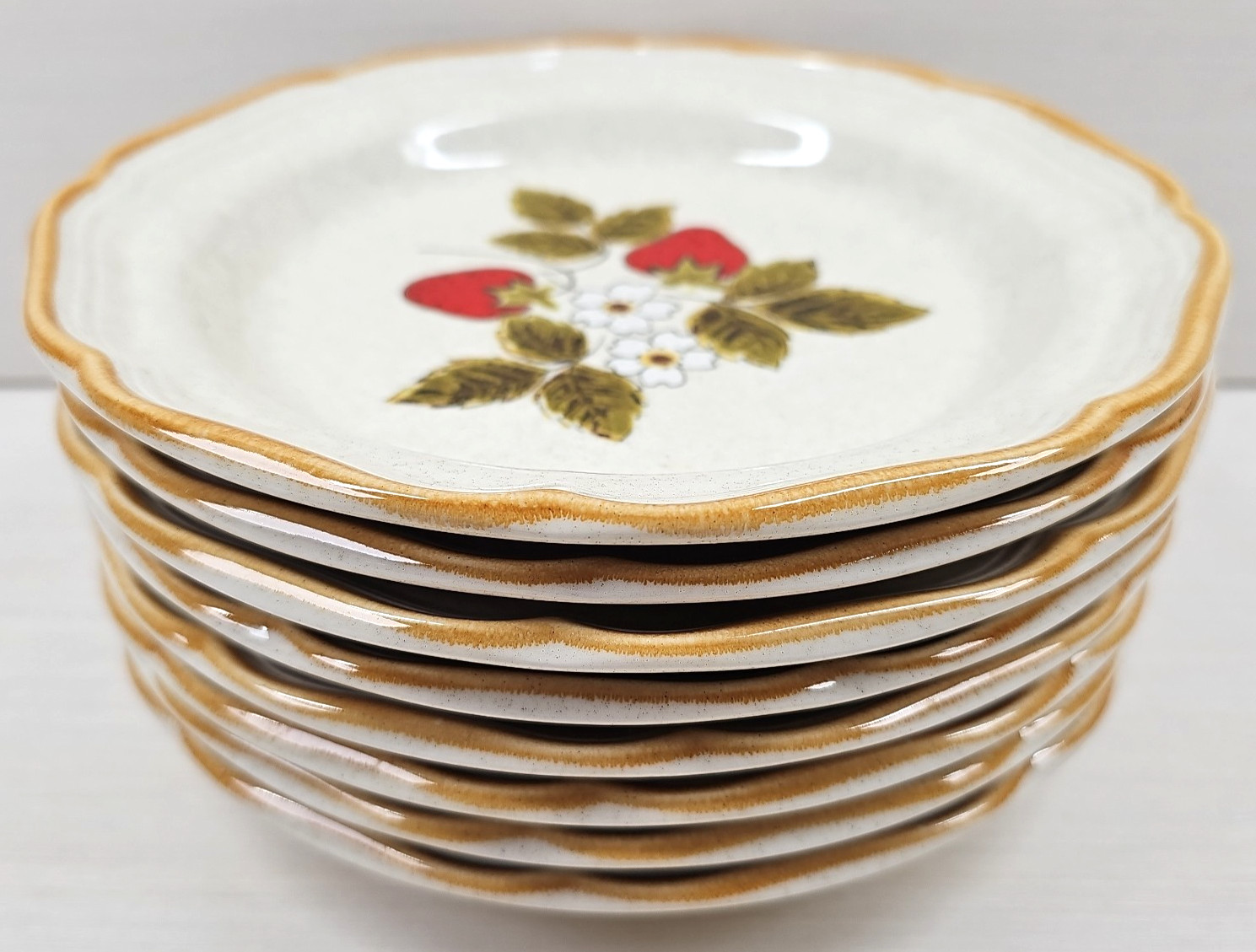 (8) Mikasa Strawberry Festival Salad Plates Set Vinage Fruit Scalloped Retro Lot
