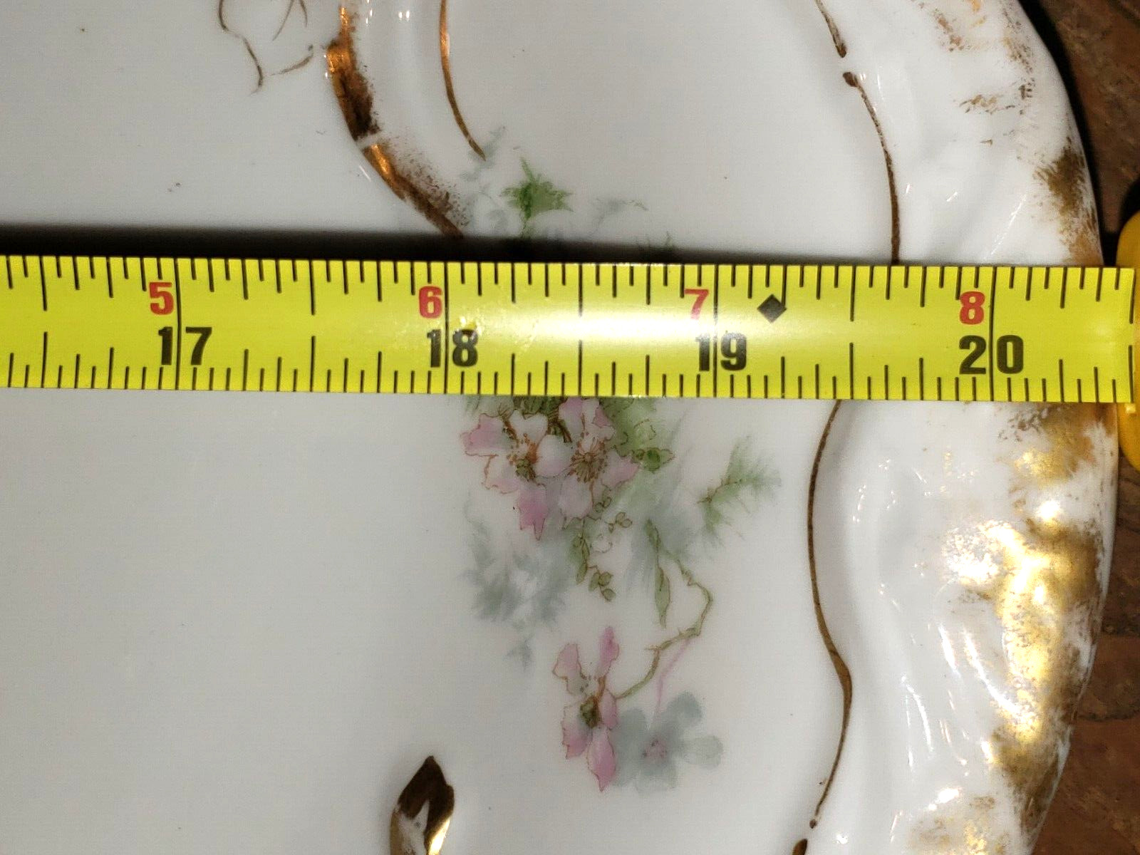 Theodore Haviland Limoges France Schleiger 146 APPLE BLOSSOM 20 1/2″ Flaw