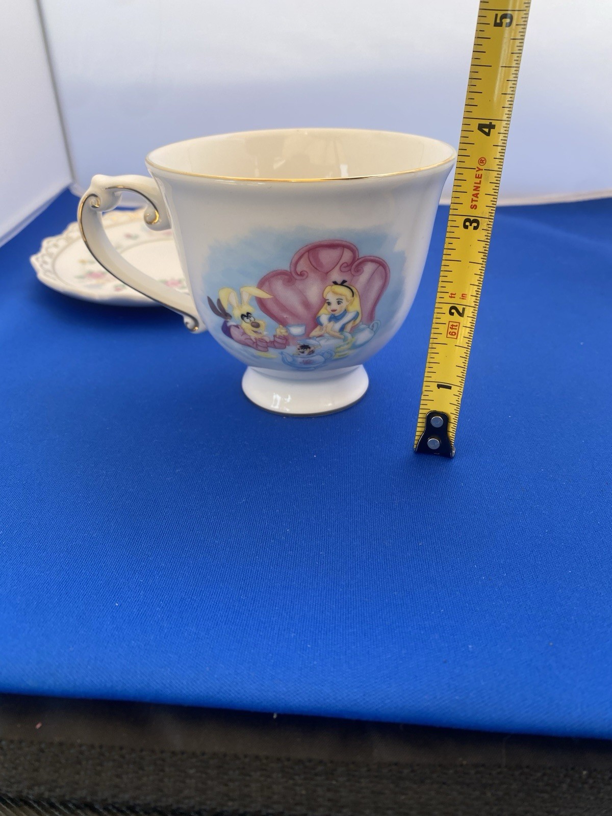 ALICE IN WONDERLAND Tea Cup & Saucer Set Disneyland Excellent Cond. L@@k L@@K!!