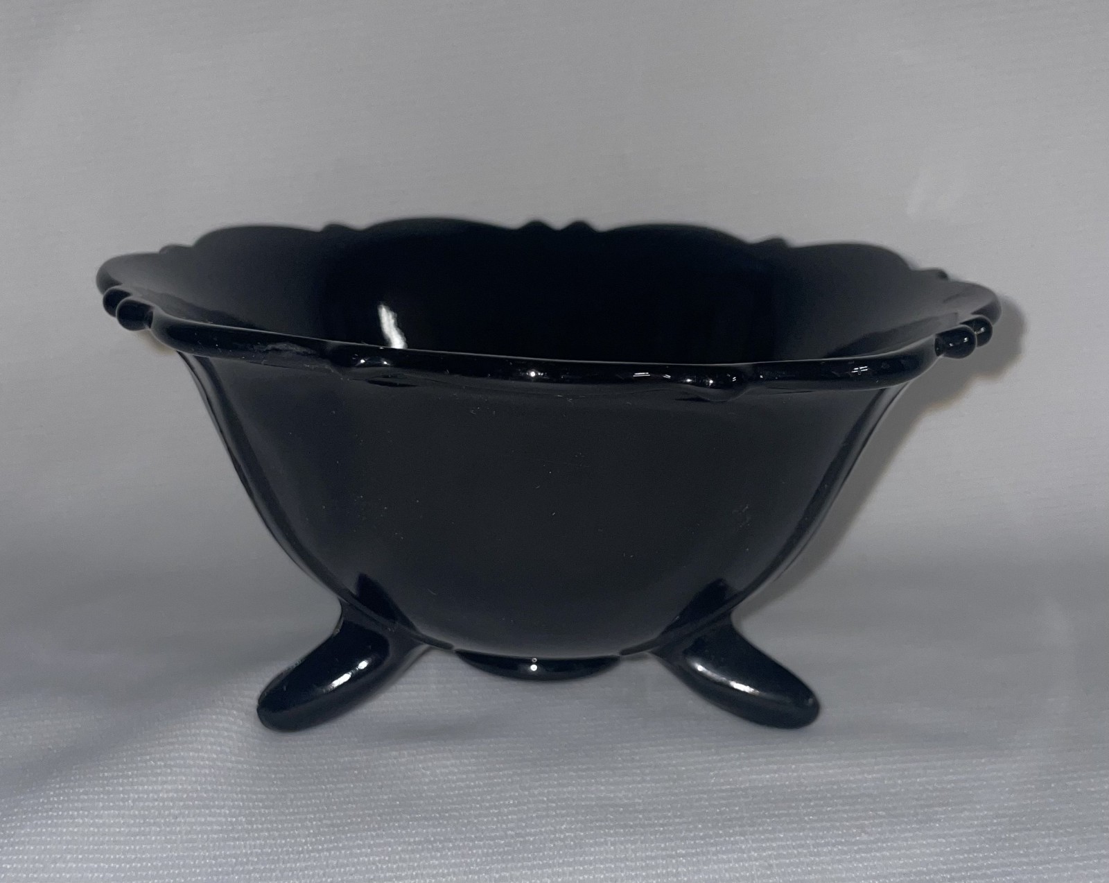 LE SMITH Mt Pleasant Black Amethyst Glass 3 Footed Candy Dish Bowl 3″ tall