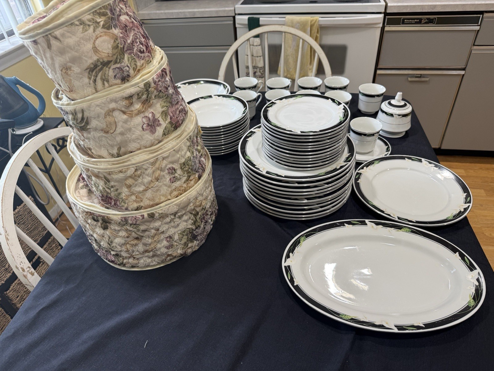 Majesty Black Fantasy China Dinner Service Set 59 Pieces