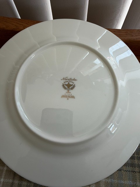 Noritake White Palace 4753 -1 SALAD, 3 SAUCERS, 2 BREAD PLATES NWT PERFECT