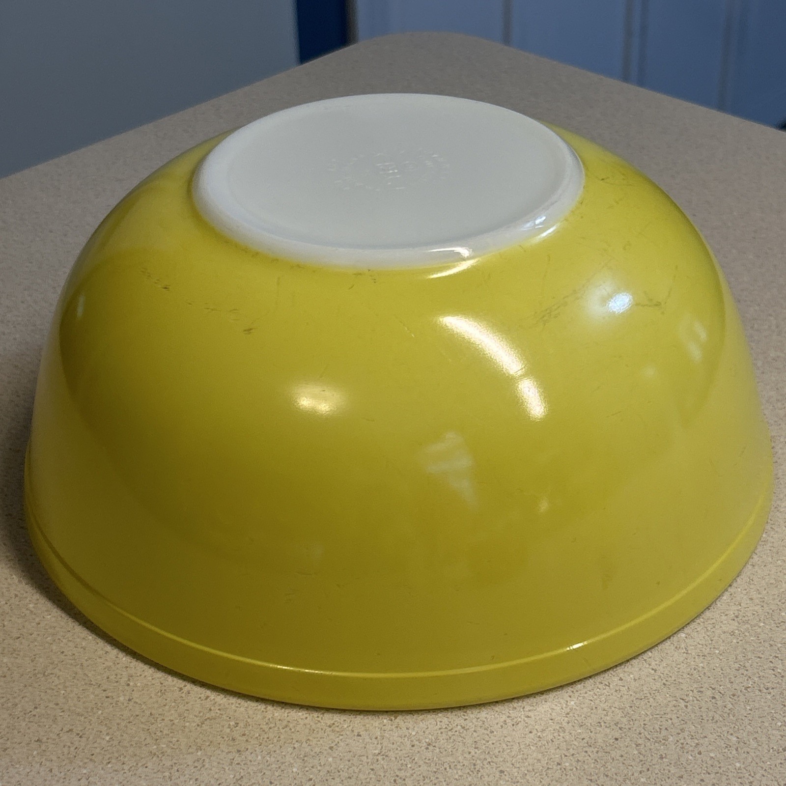 Vintage #404 Pyrex Large 10″ Nesting Mixing Bowl Primary Color Yellow 4 Qt