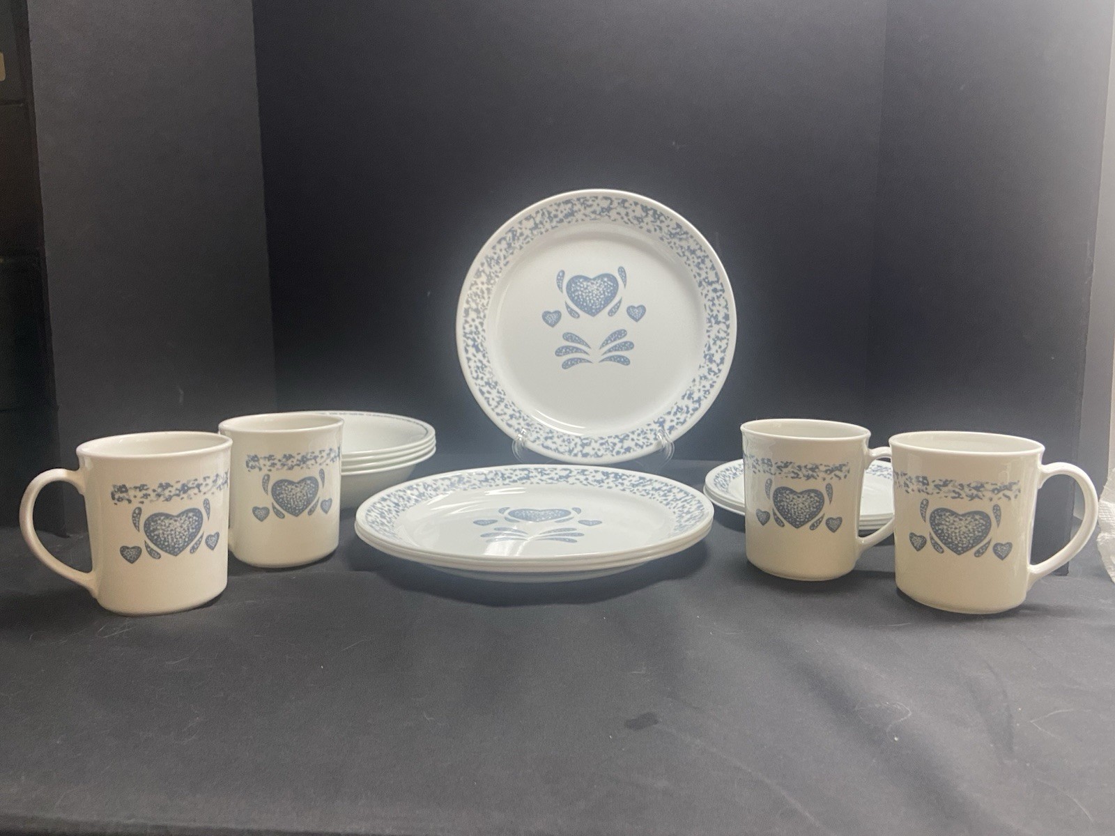 16 pc set of Vintage Corelle BLUE HEARTS Dinnerware Set