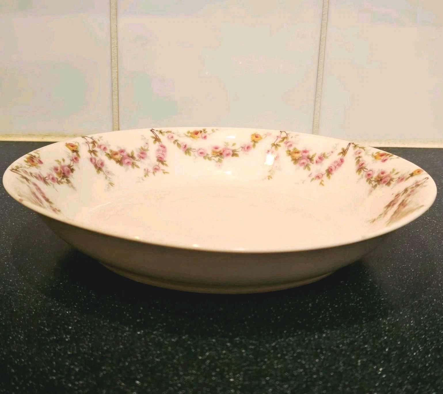Atq Schwarzburg Germany RSC15 Rose Garland Coupe Soup Bowl 7 13/16″ FREE SHIP