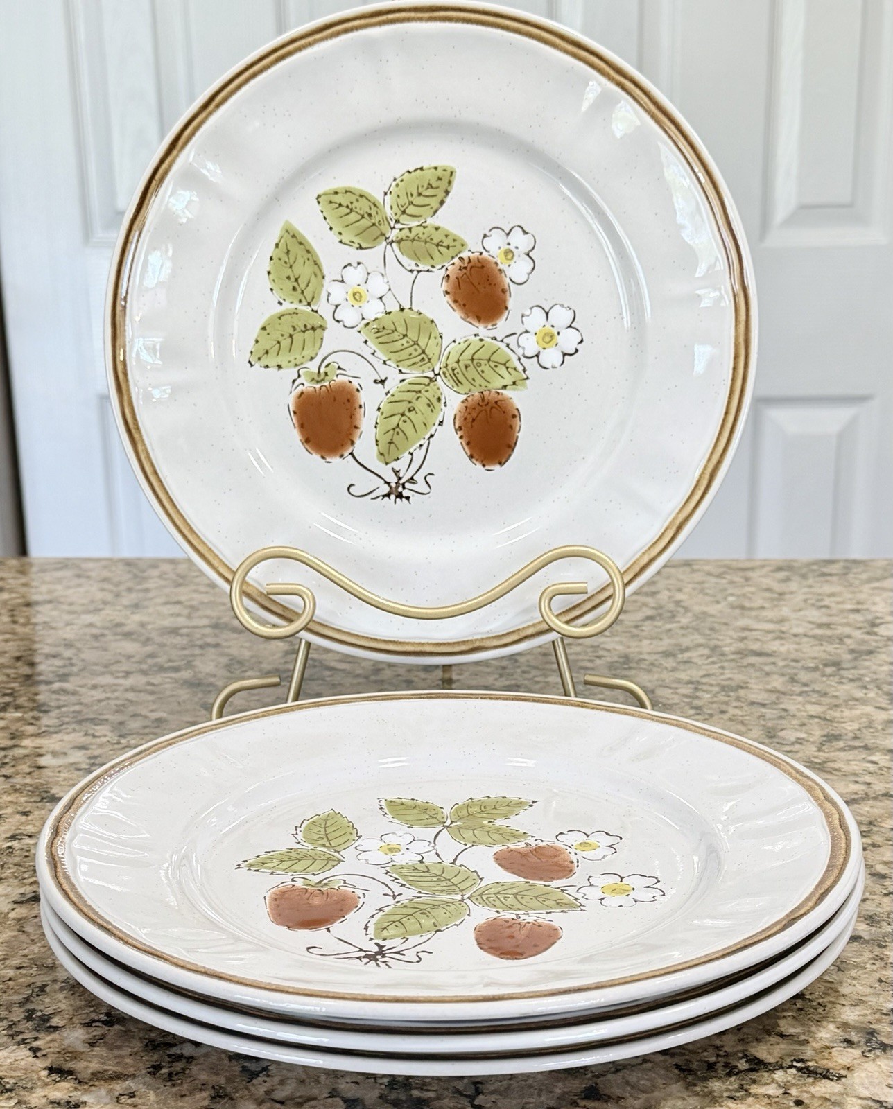 12pc Americana Hearthside Stoneware Berries Cream Dinner Set Plates & Bowls VTG
